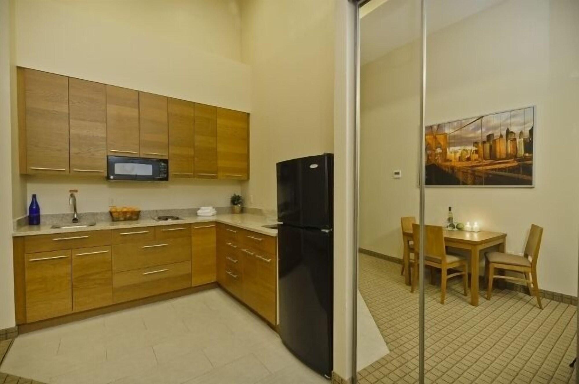 Pointe Plaza Hotel