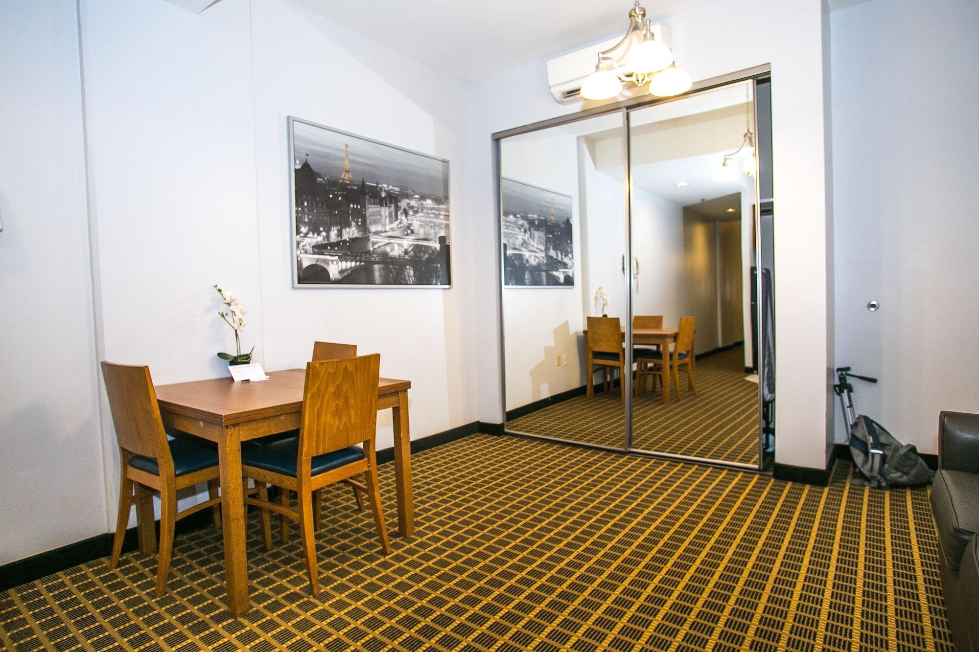 Pointe Plaza 3*