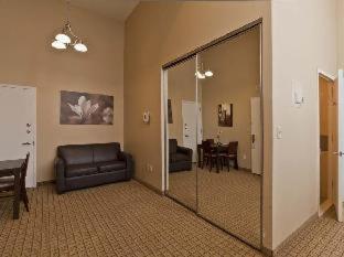 Hotel Pointe Plaza